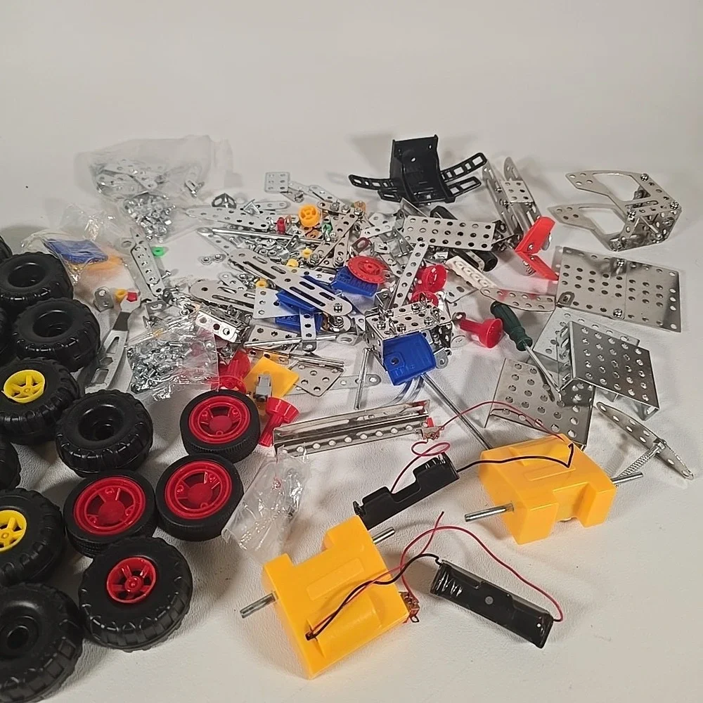 Lot Of All Terrain Vehicle Metal Construction Toy Set Wheels Battery Powered Axl